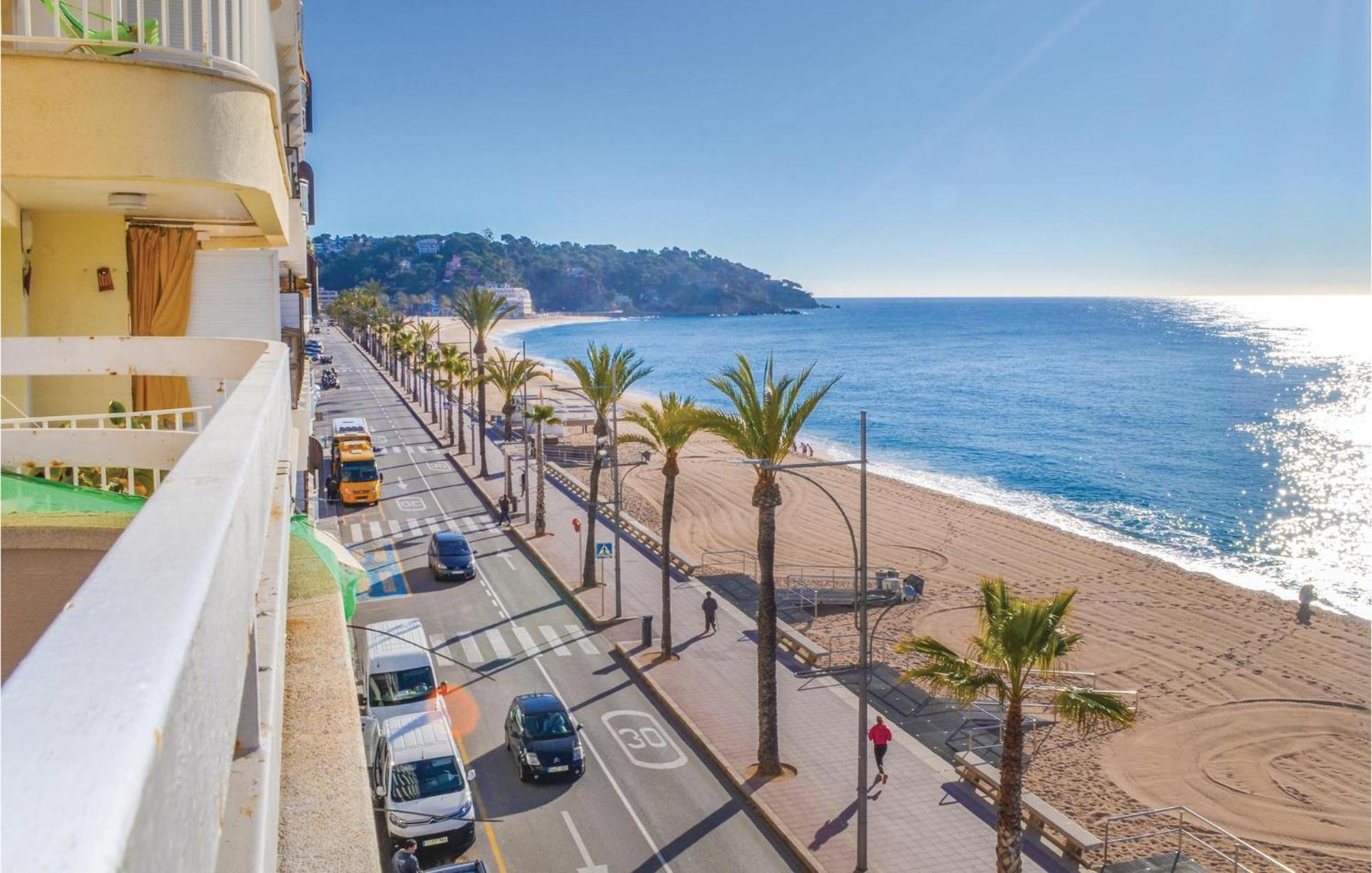 3 Bedroom Beautiful Apartment In Lloret De Mar Ngoại thất bức ảnh