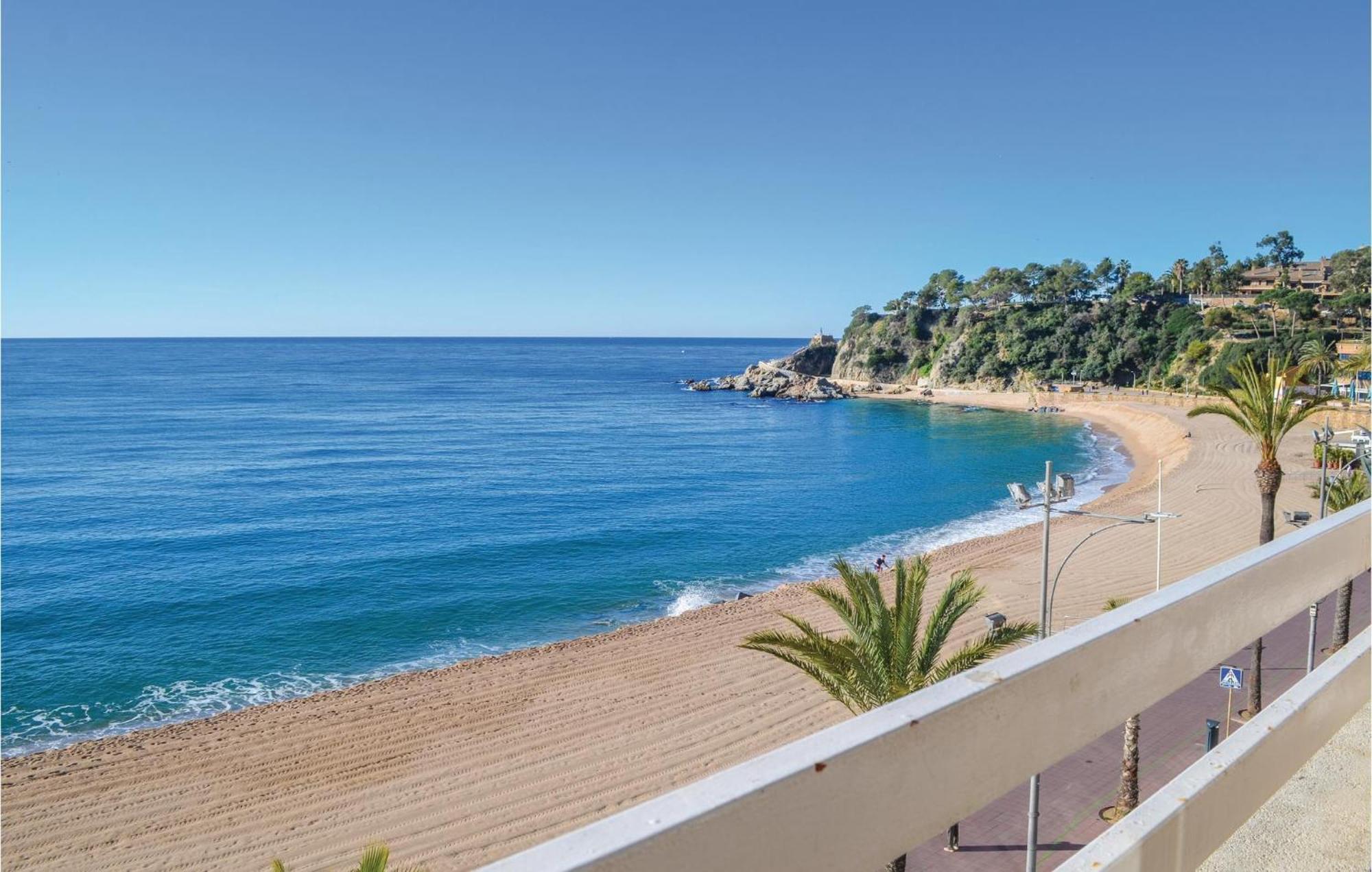 3 Bedroom Beautiful Apartment In Lloret De Mar Ngoại thất bức ảnh