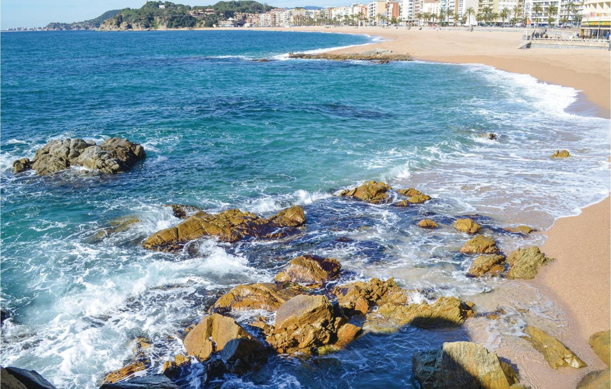 3 Bedroom Beautiful Apartment In Lloret De Mar Ngoại thất bức ảnh